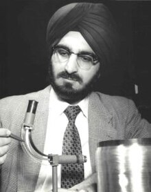 Photograph_of_Narinder_Singh_Kapany,_the_father_of_fibre_optics.jpg